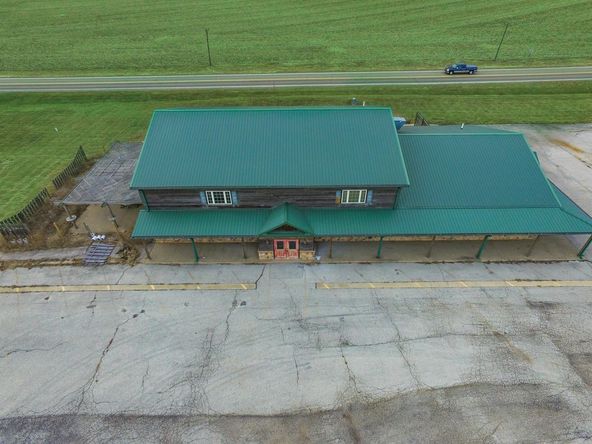 Bar / Restaurant with Outdoor Dining : 895 N Francis St, Washburn, IL 61570